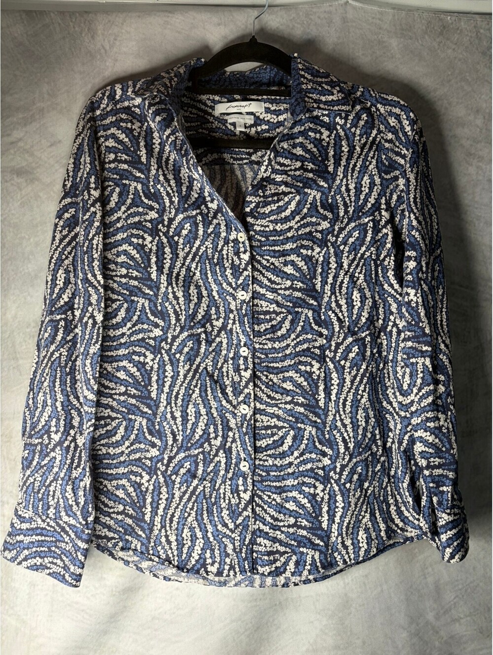 Foxcroft Heritage Non-Iron Blue White Floral Button Front Shirt Women's Size 6